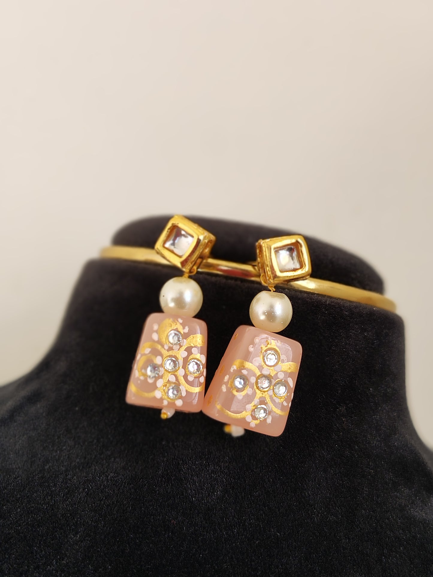 Ethereal Peach white Gold & Pearl Necklace With Matching Earings