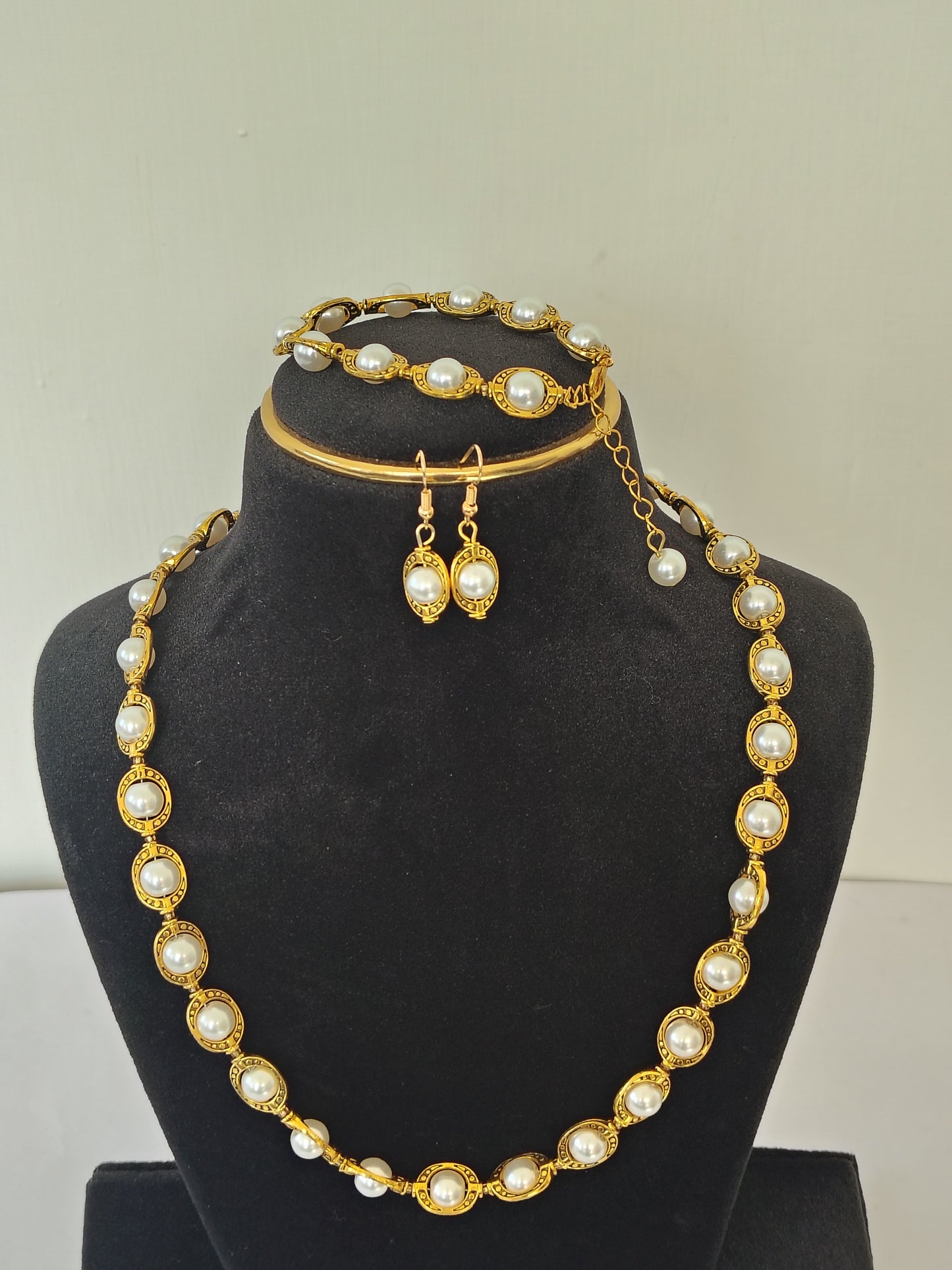 White Pearls With Golden Round Metal - Necklace, Earrings, Bracelet -5 piece Set DB00380