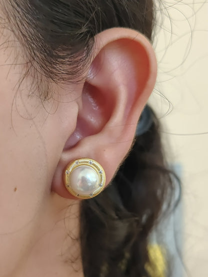 Round Pearl Studs