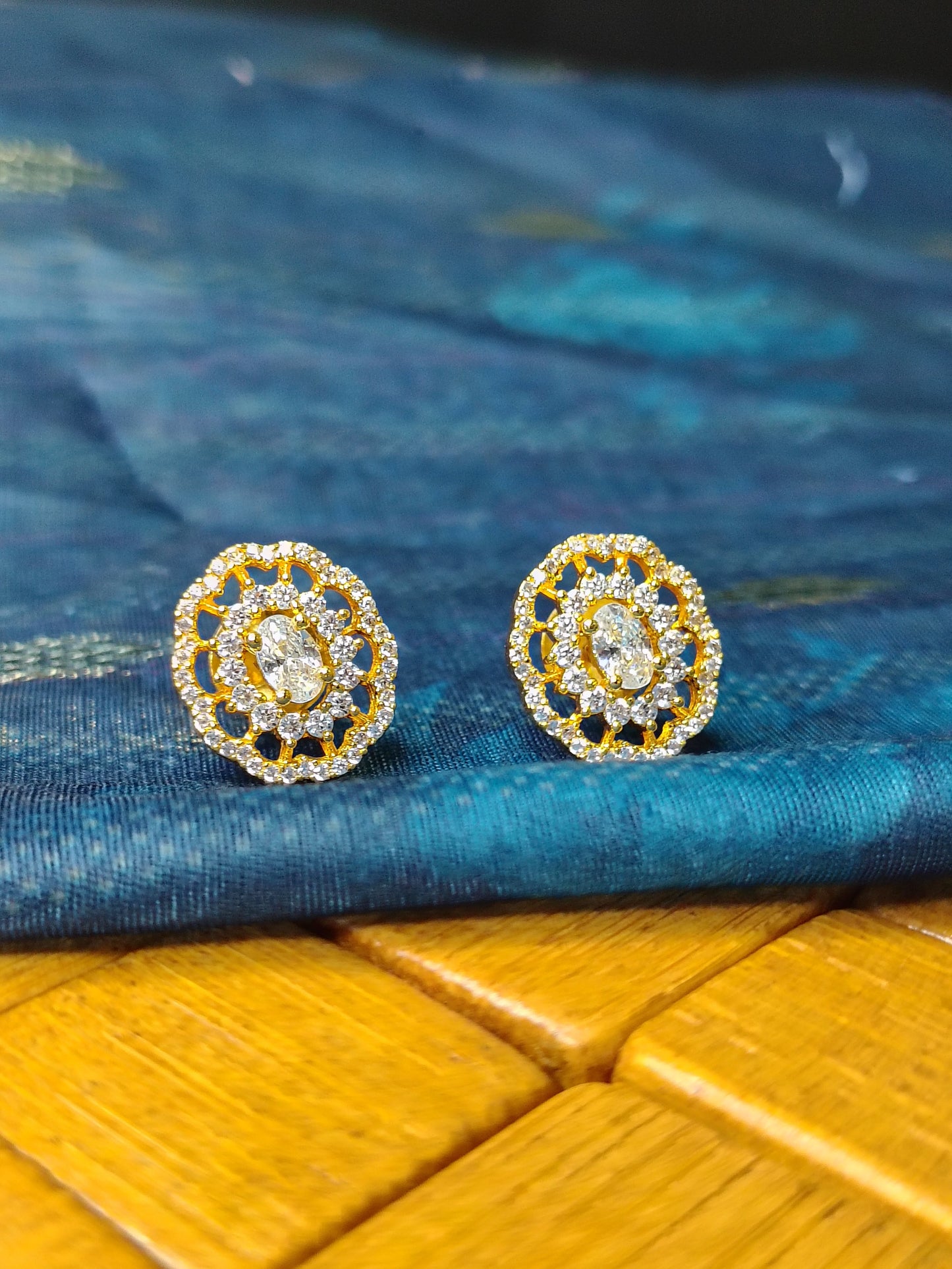 Gold Plated Round Stud Earrings DB00072