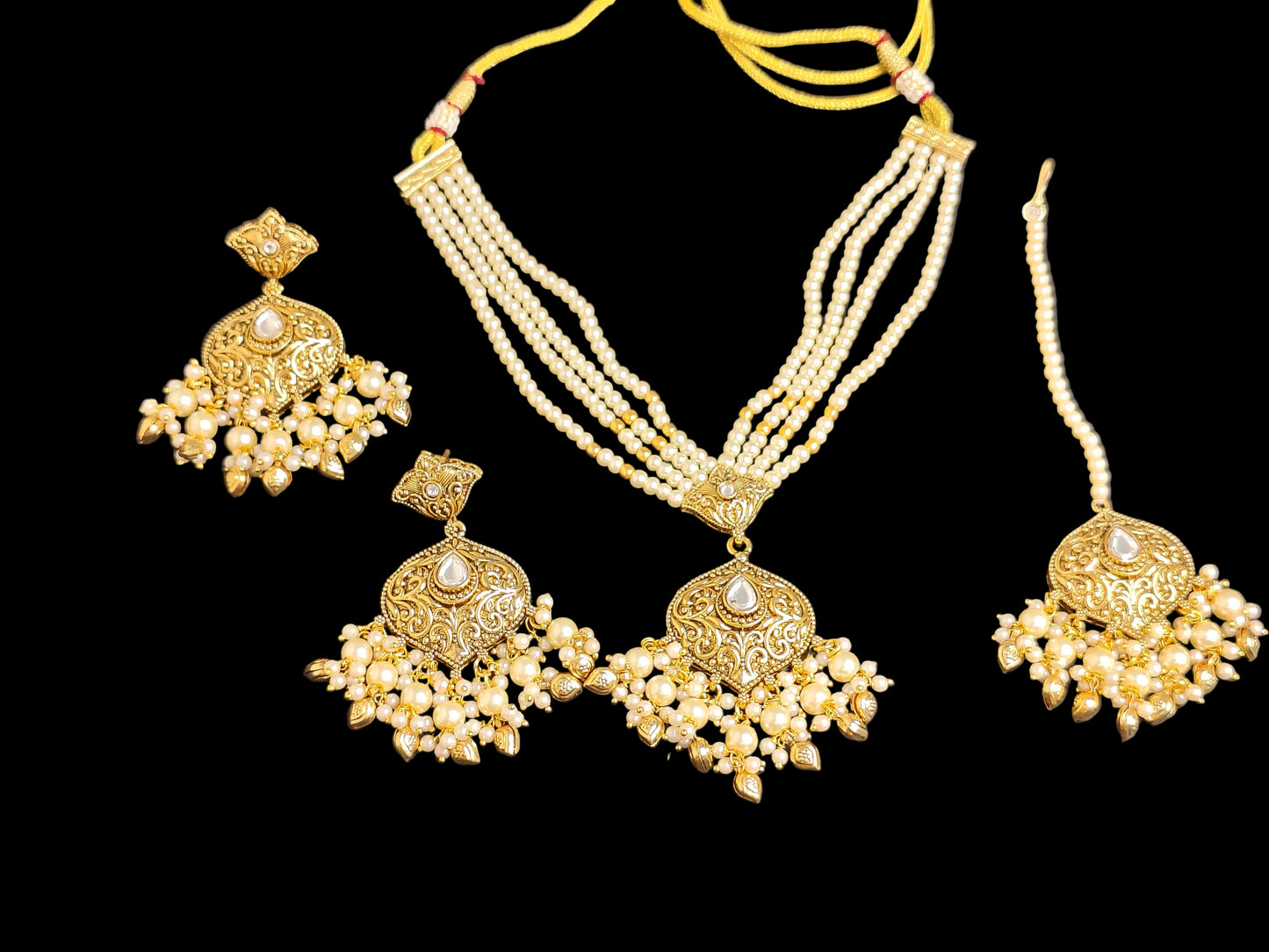 Royal White & Golden shade Choker With Matching Earrings & Maang Tikka