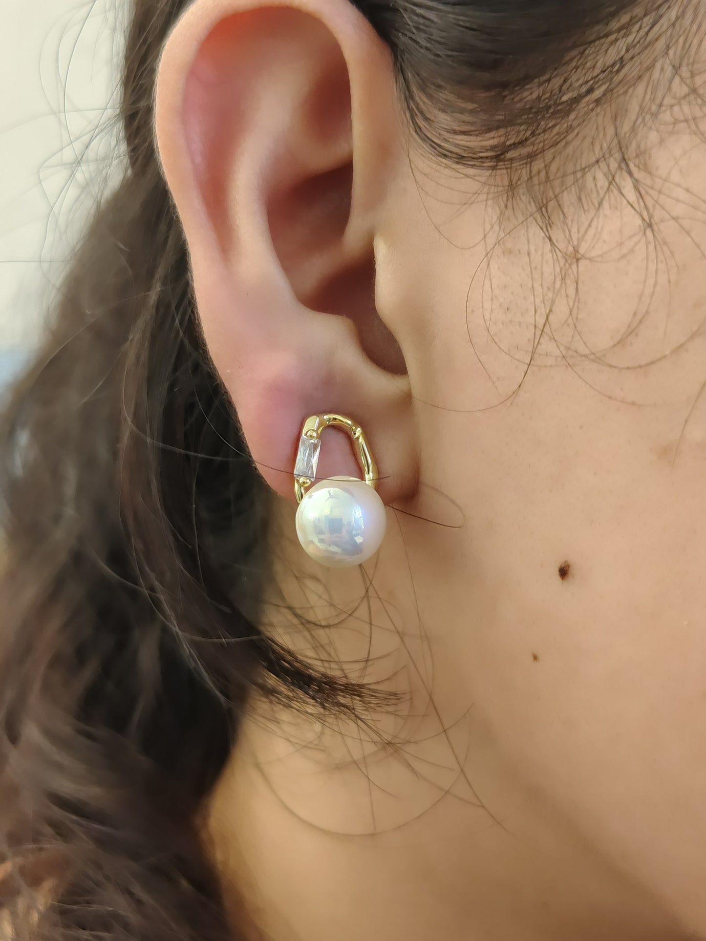 Linear Orbit Pearl Studs