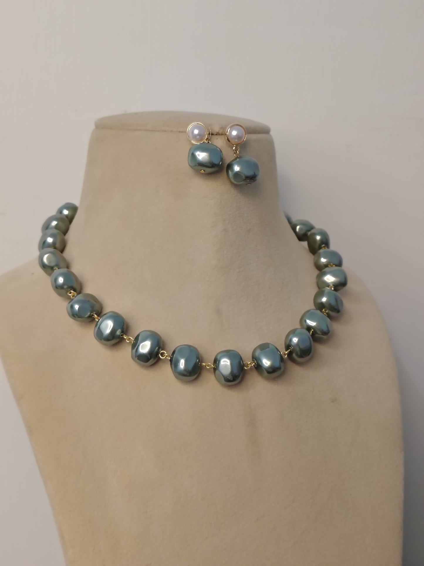 Korean Gray & Green Shade Pearl With Earrings