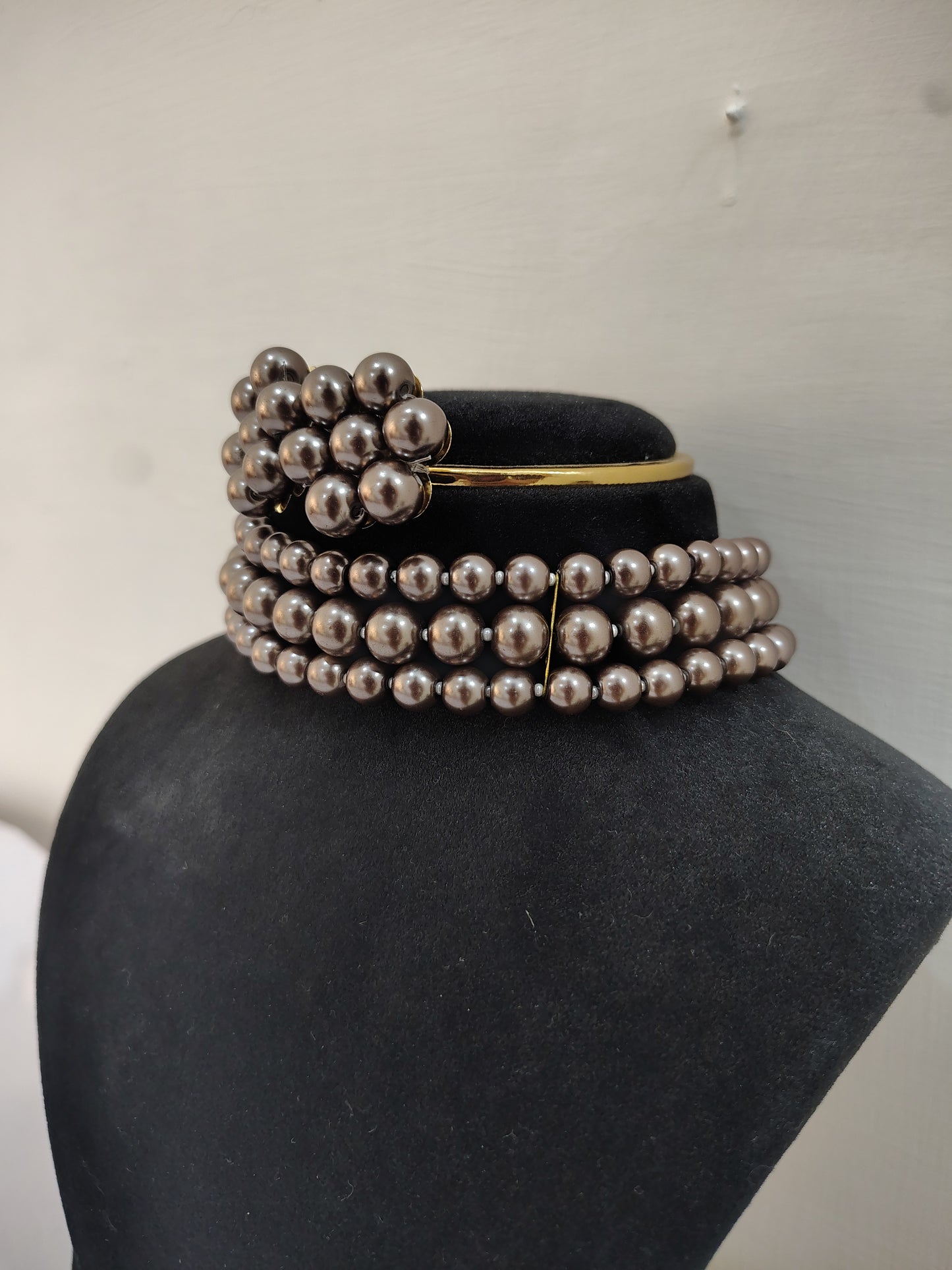 Grey Pearl 3 Layer With Earrings Chokar Set