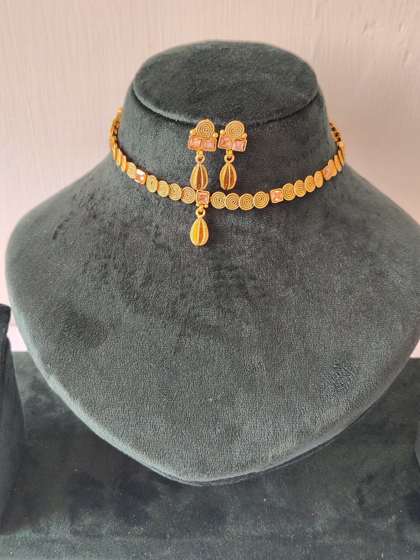 Golden Filigree & Rose Choker Set Matching Earrings