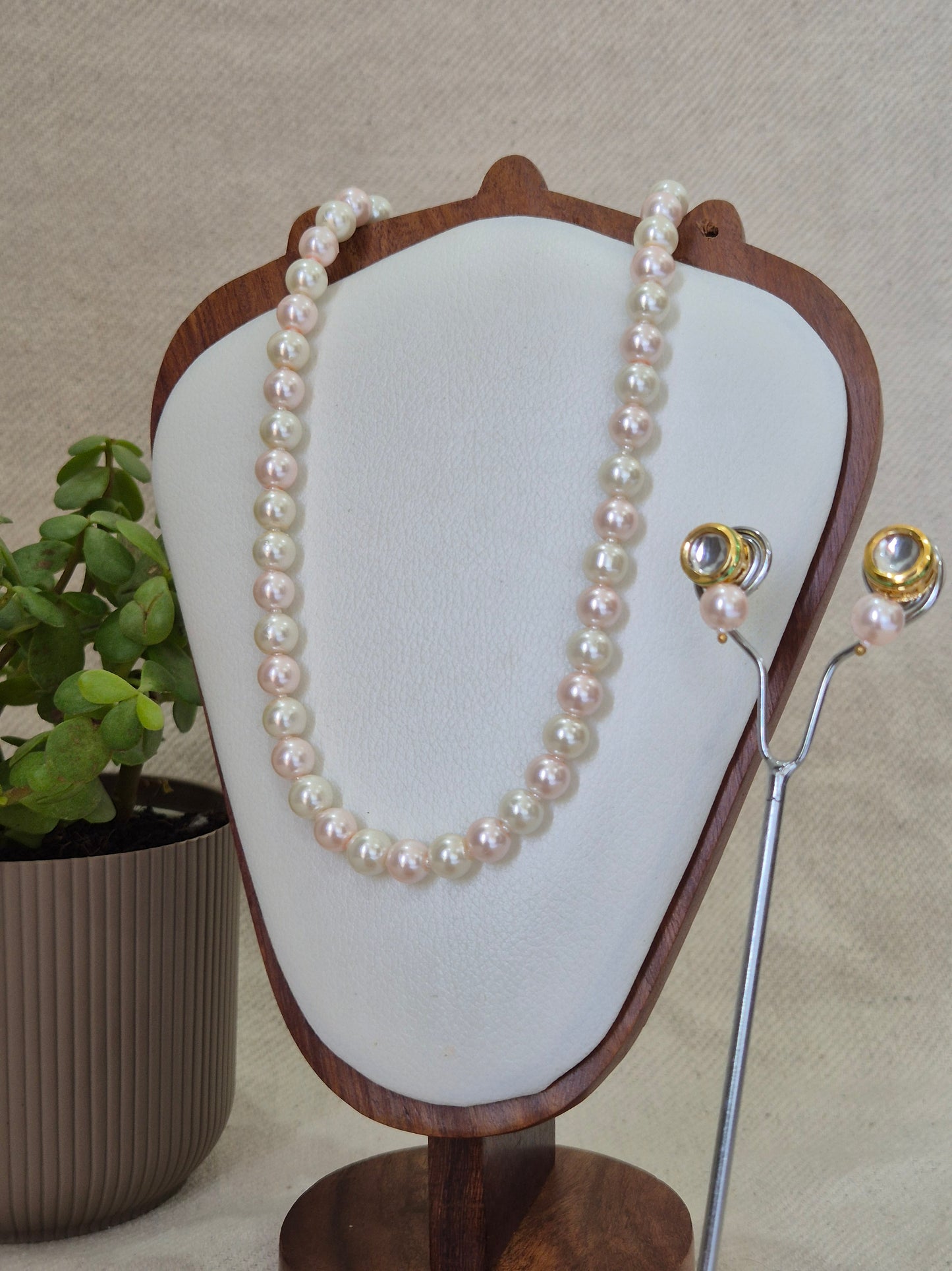 Pink And White Pearl Combination Necklace With Metal Earrings
