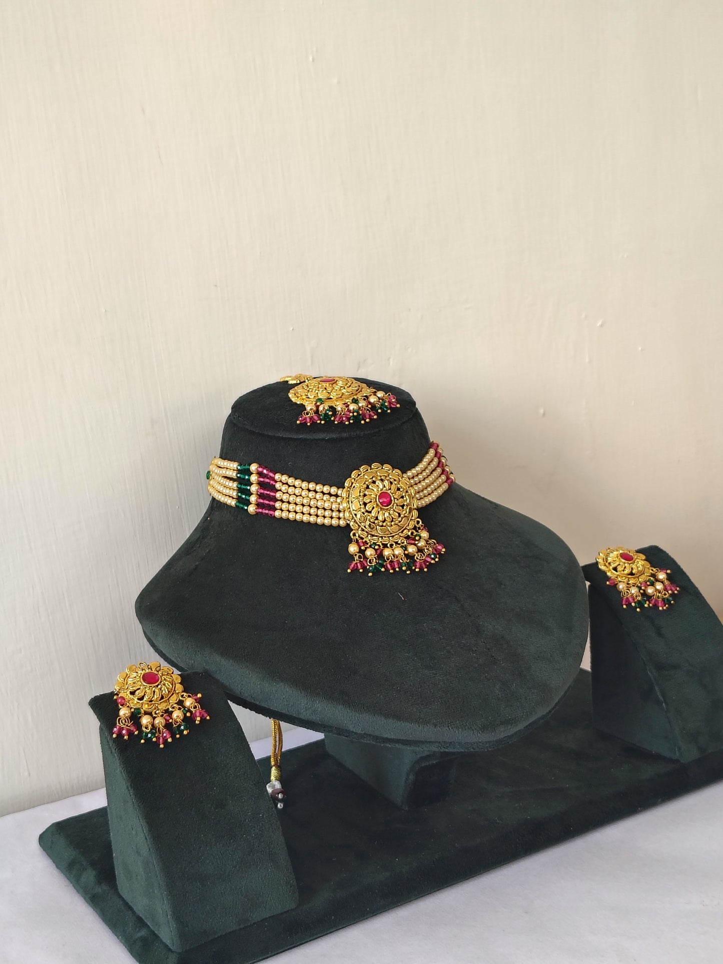 Maharani Pearl Choker & Medallion Jewelry Set With Maang Tikka & Earrings