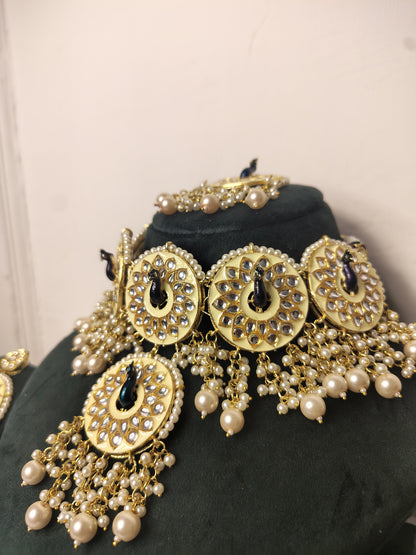 Royal Mor Set with Matching Earings and Mang Tikka