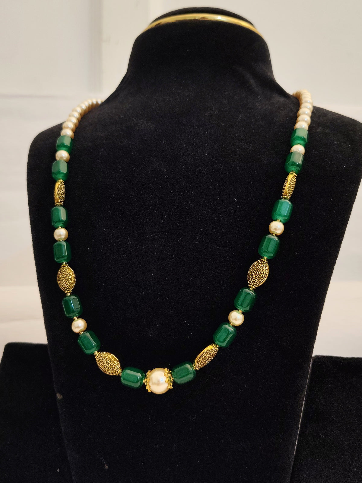 Emerald Green Beads & Pearl Necklace