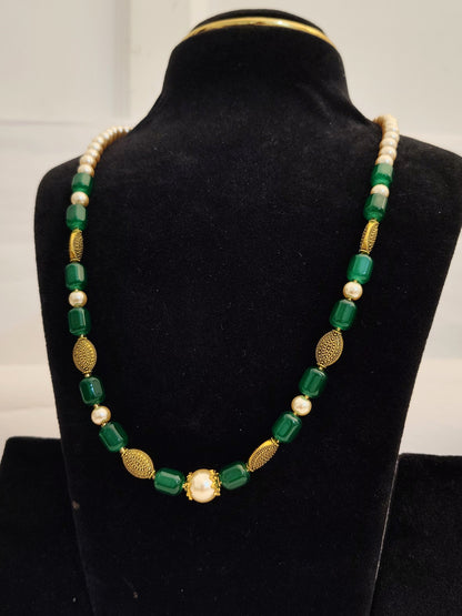 Emerald Green Beads & Pearl Necklace