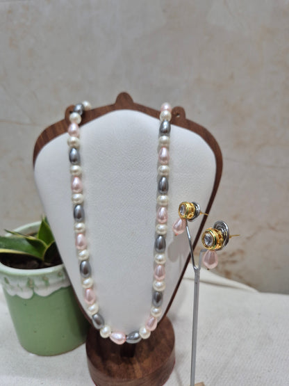 Grey Pink White Pearl Necklace With Golden Metal Earrings