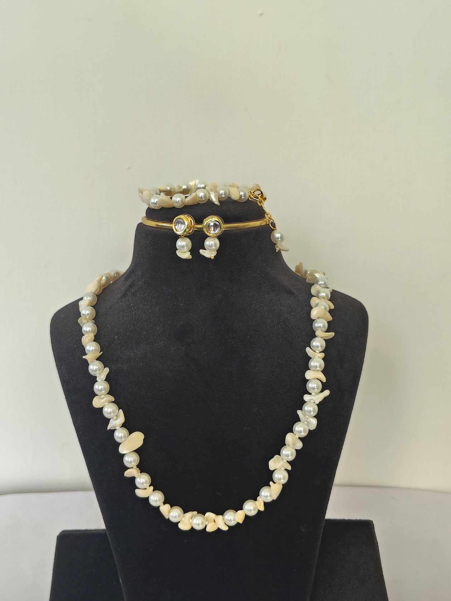Unique White Pearl Necklace With Earring and Bracelet DB00379