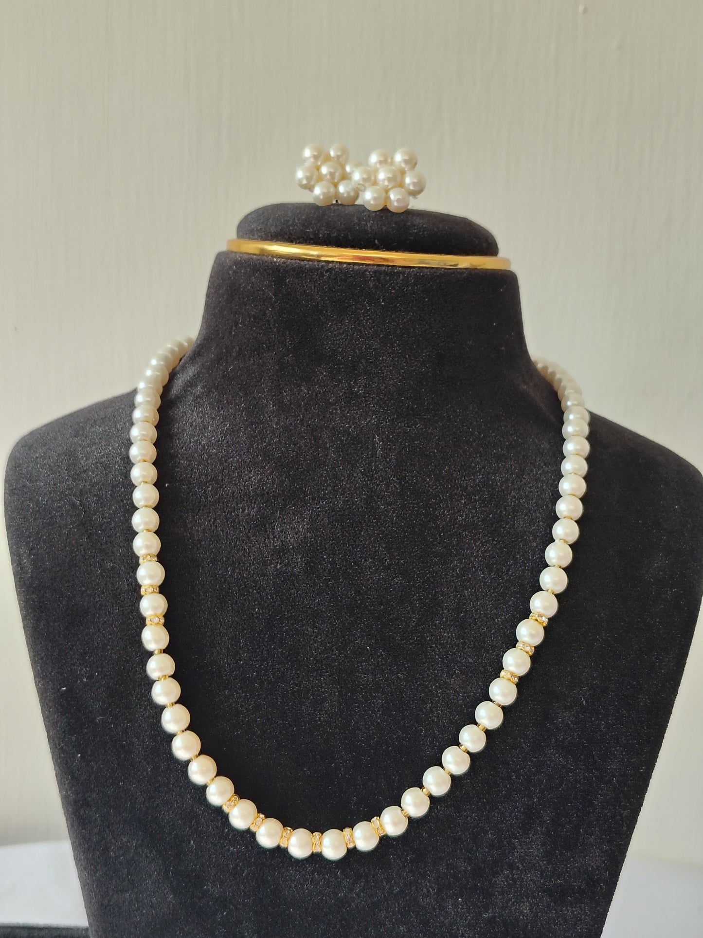 Classic White Pearl With Earrings