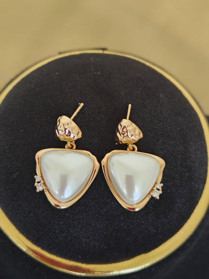 Premium Quality Anti Tarnish Earring in White & Golden Shade - WJP312