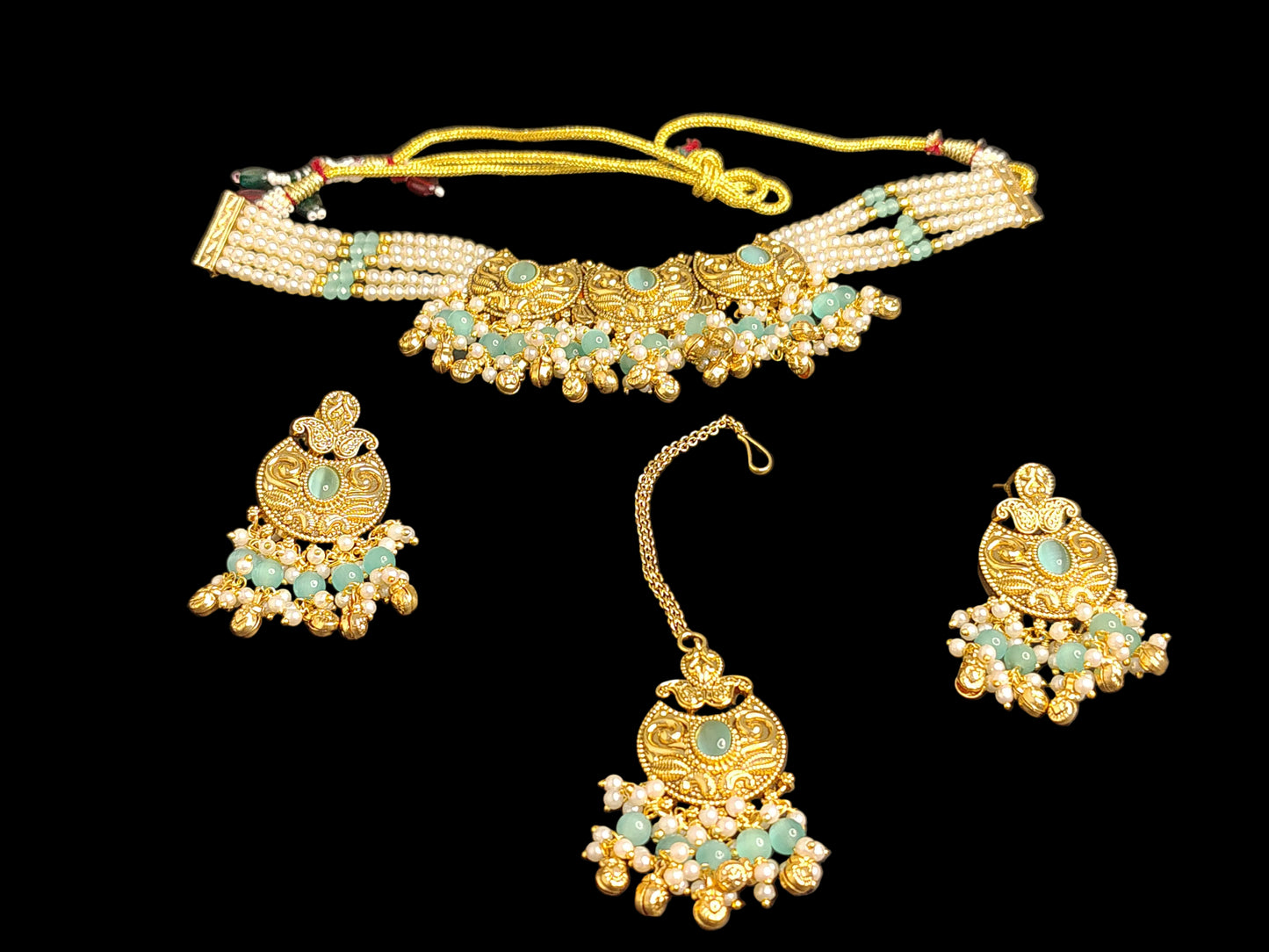 Royal Green& White Shade Choker With Matching Earrings & Maang Tikka