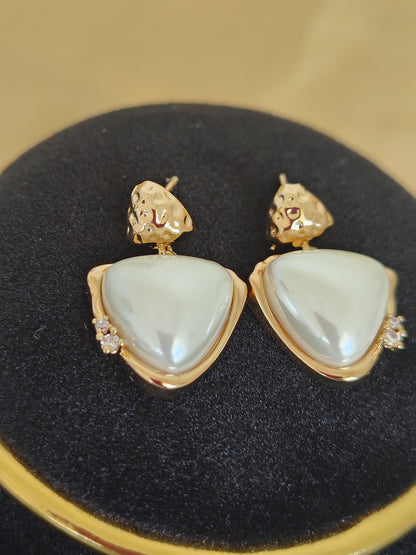 Premium Quality Anti Tarnish Earring in White & Golden Shade - WJP312