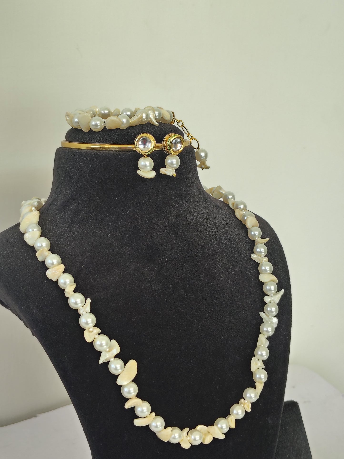 Unique White Pearl Necklace With Earring and Bracelet DB00379