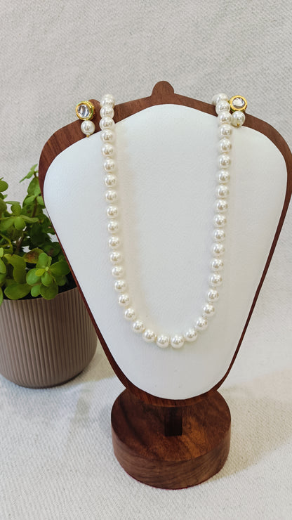 Classic Luxury White Pearl Necklace With Metal Earrings