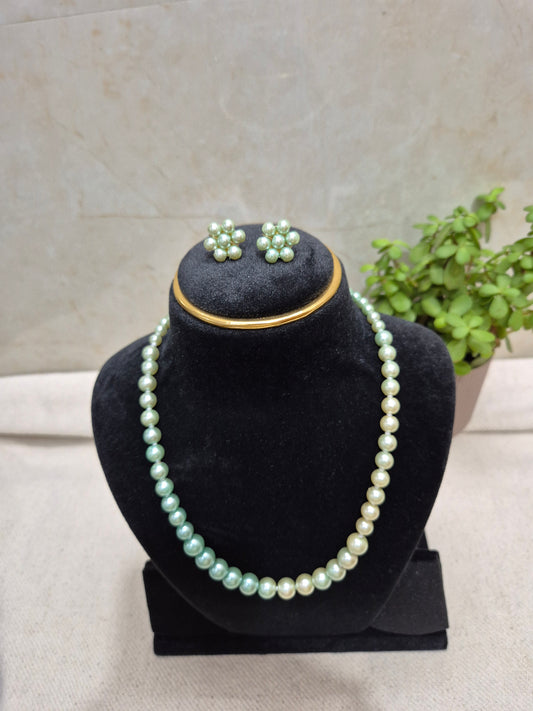 Metallic green and beige dual shade elegant pearl necklace set