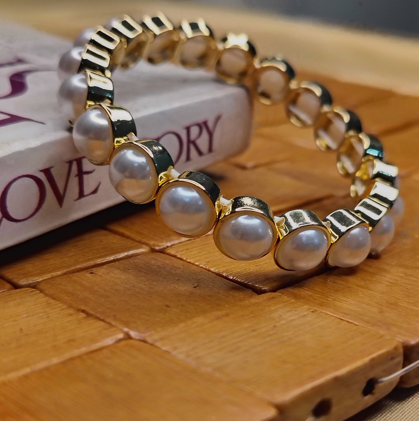 White & Golden Shade Pearl Bracelet