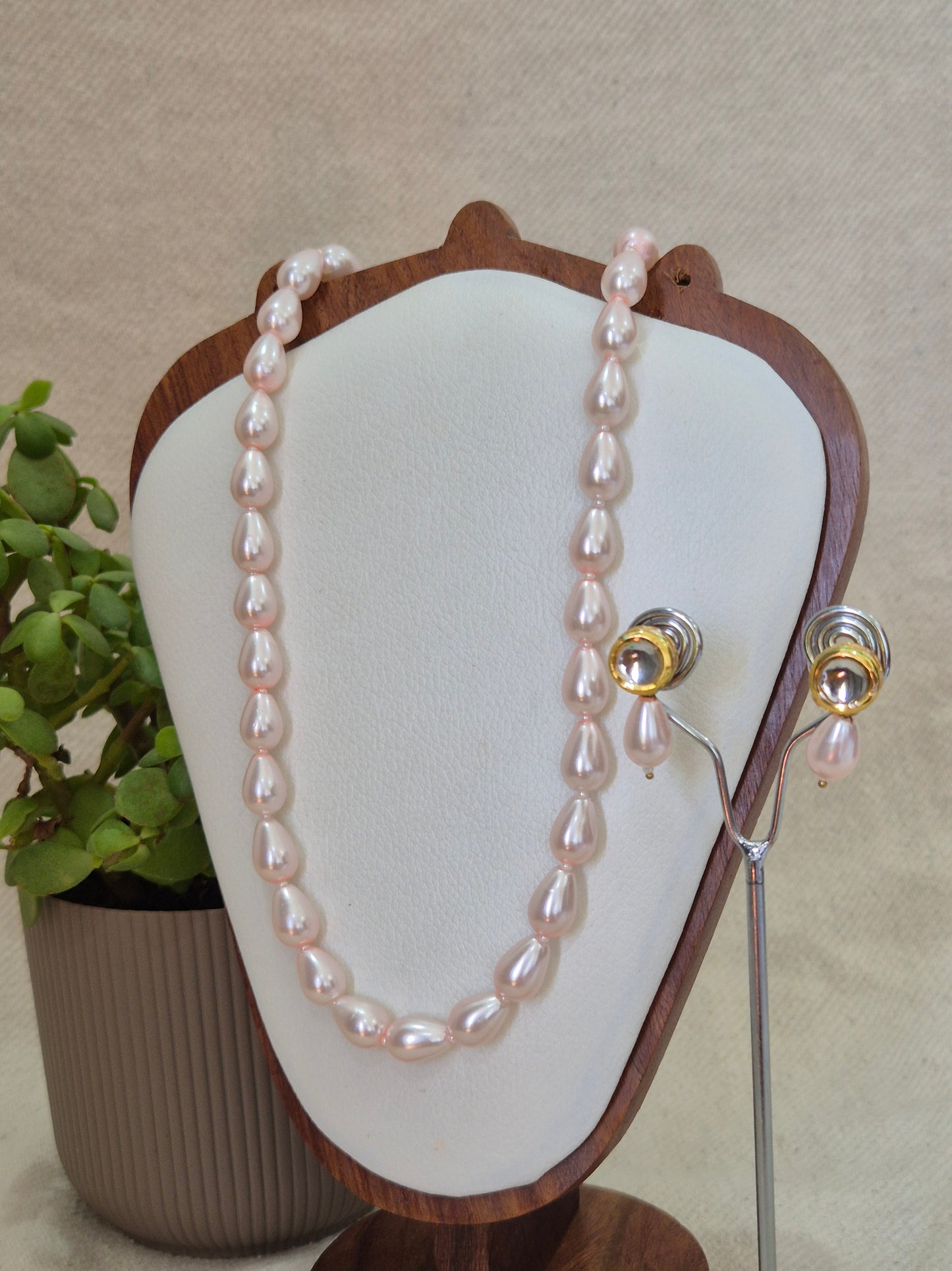 Pink Pearl Drop Necklace With Metal Earrings