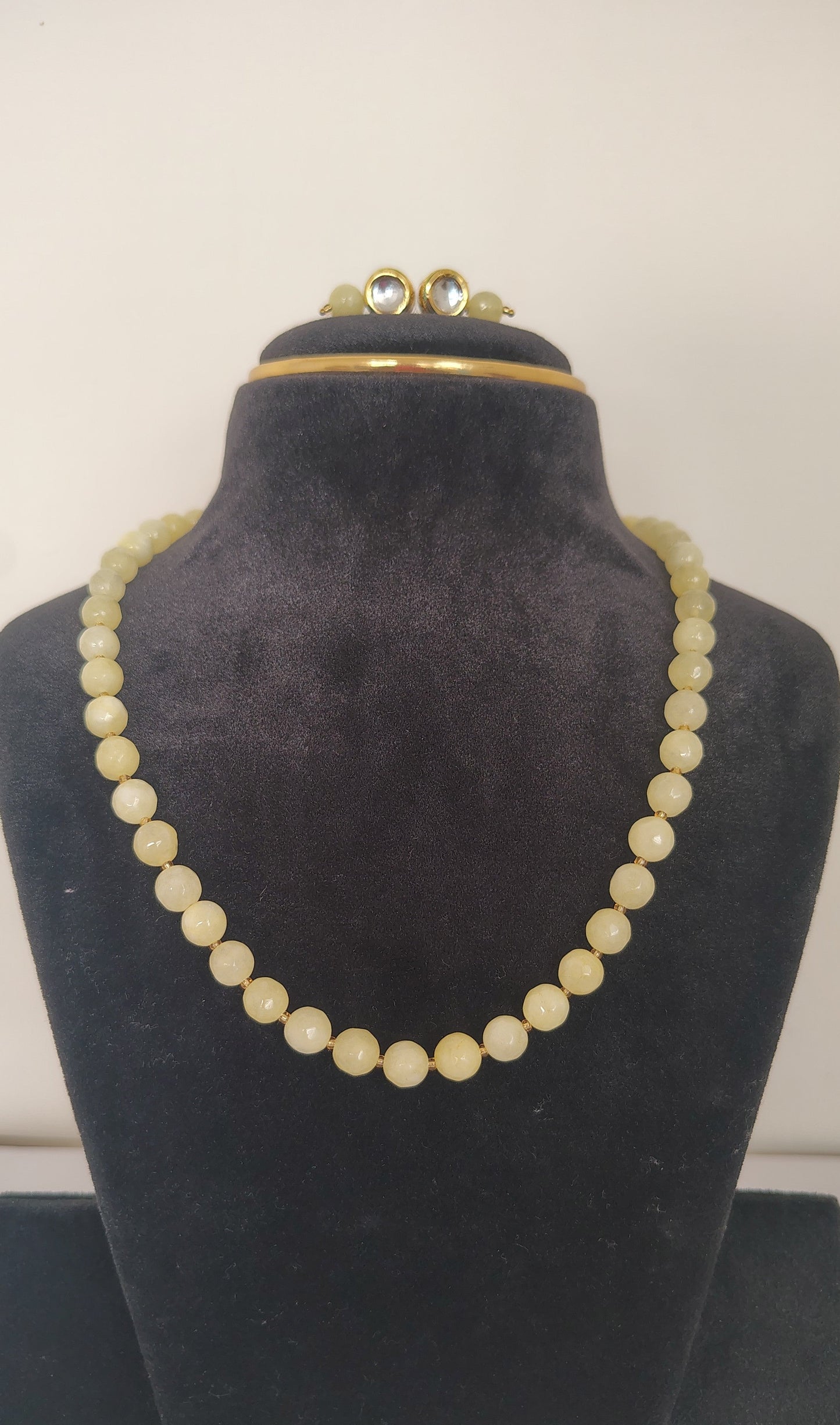 Light Yellow Onyx Necklace with Golden Metal Earings