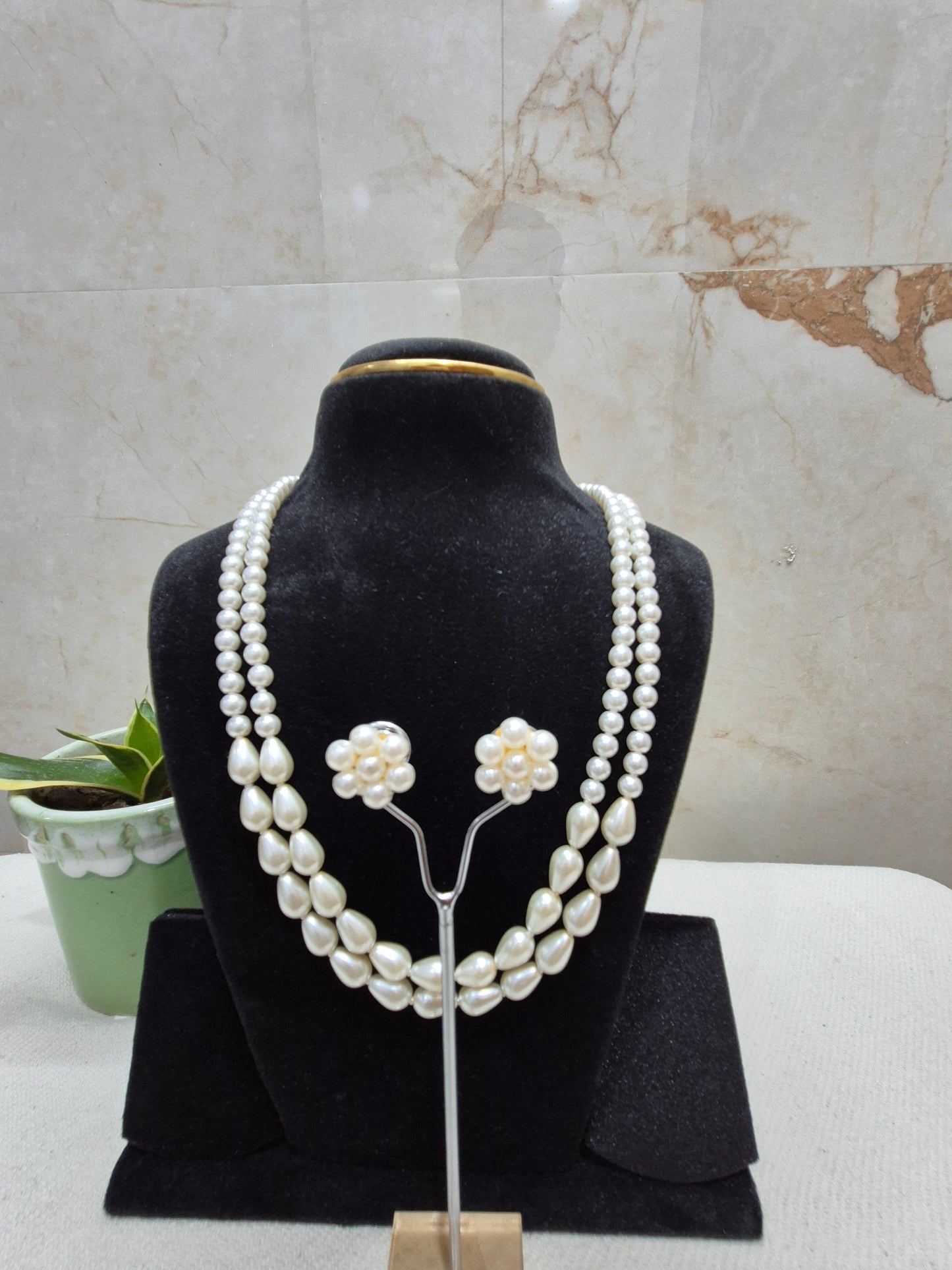 White Pearl Necklace, Round and Drop Shaped Pearls.
