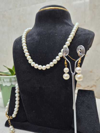 5 Piece White Pearl Set - Necklace, Earrings, Bracelet.