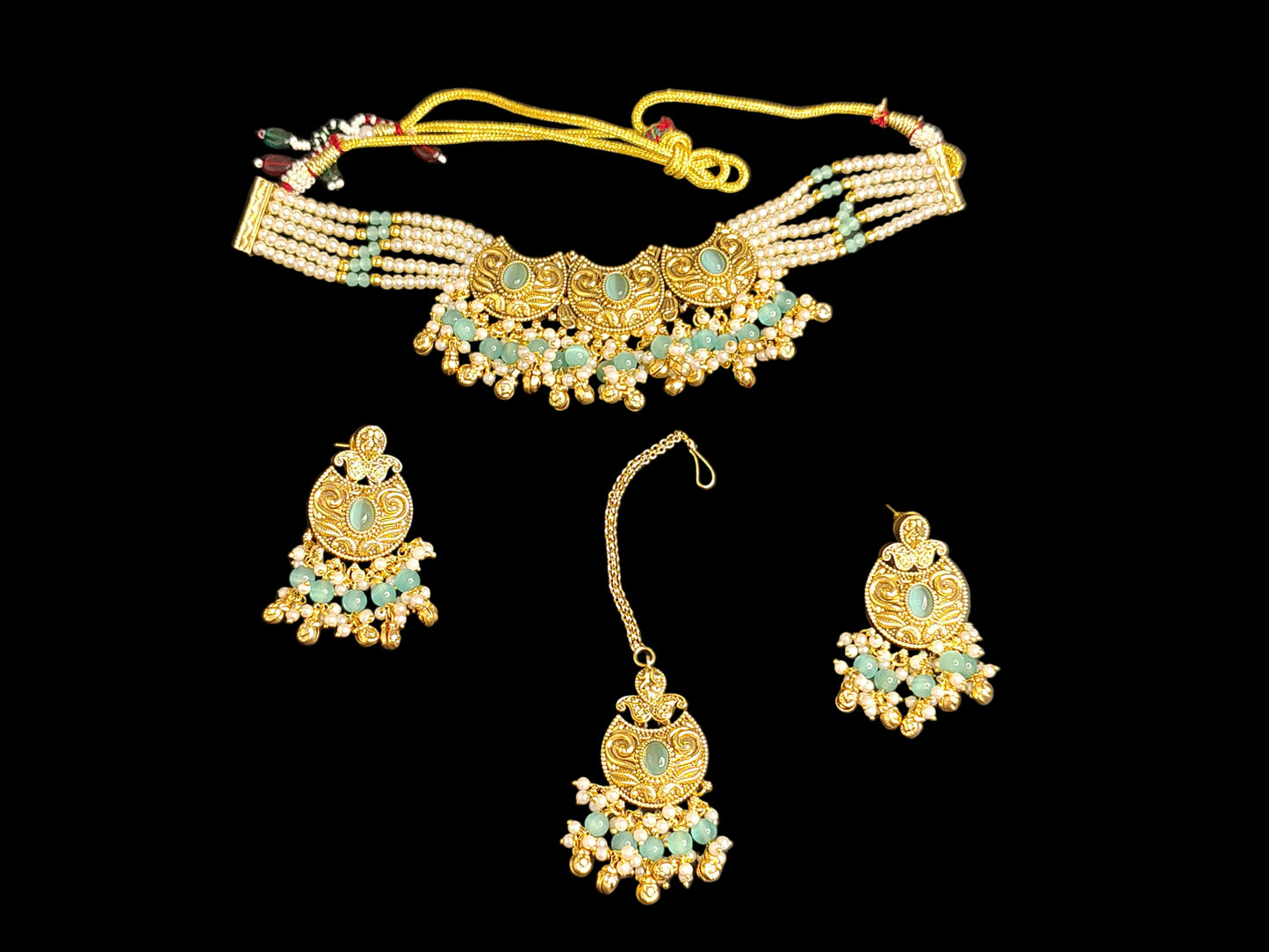 Royal Green& White Shade Choker With Matching Earrings & Maang Tikka