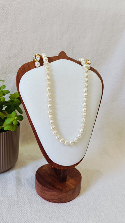 Classic Luxury White Pearl Necklace With Metal Earrings