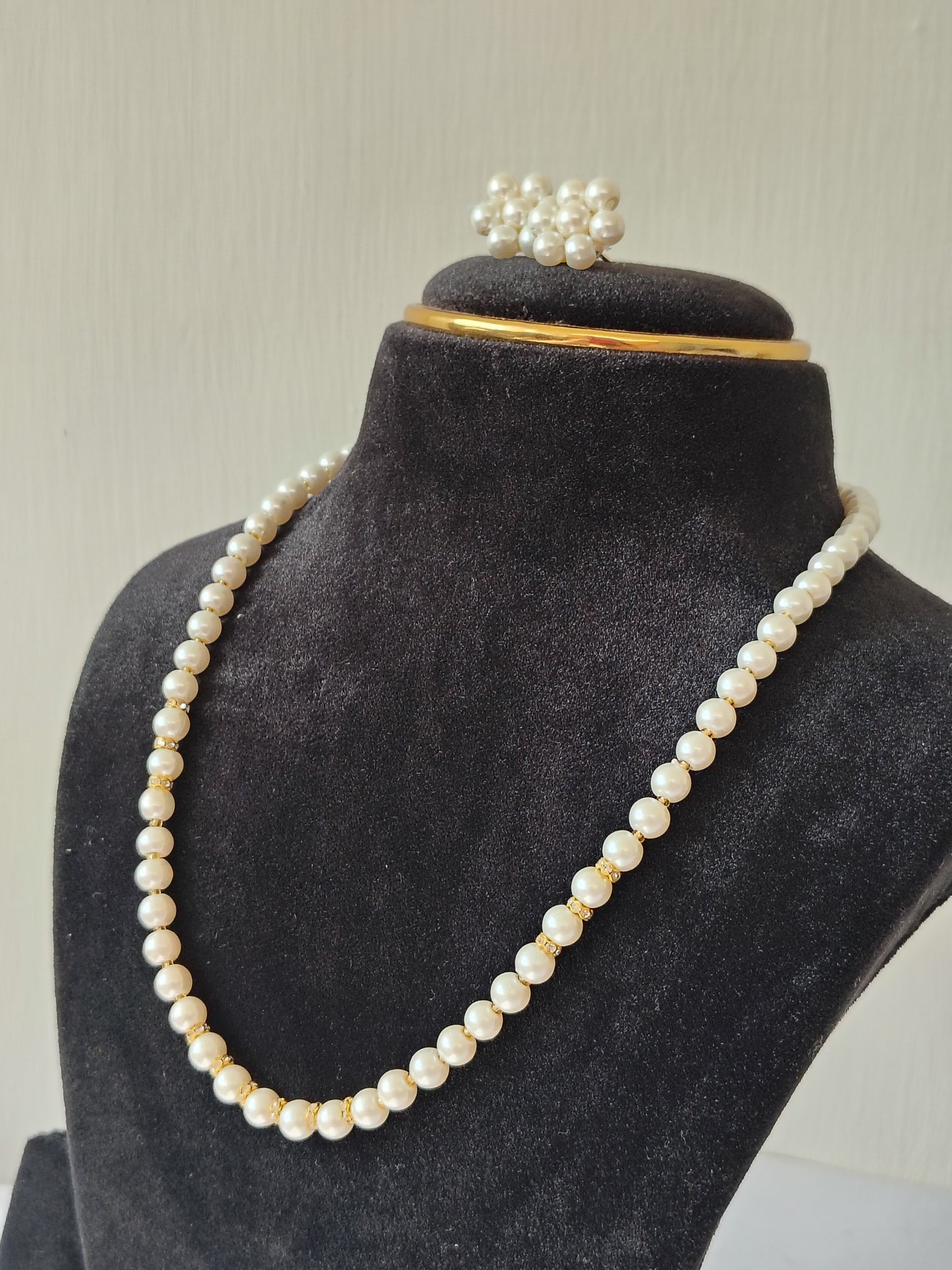 Classic White Pearl With Earrings