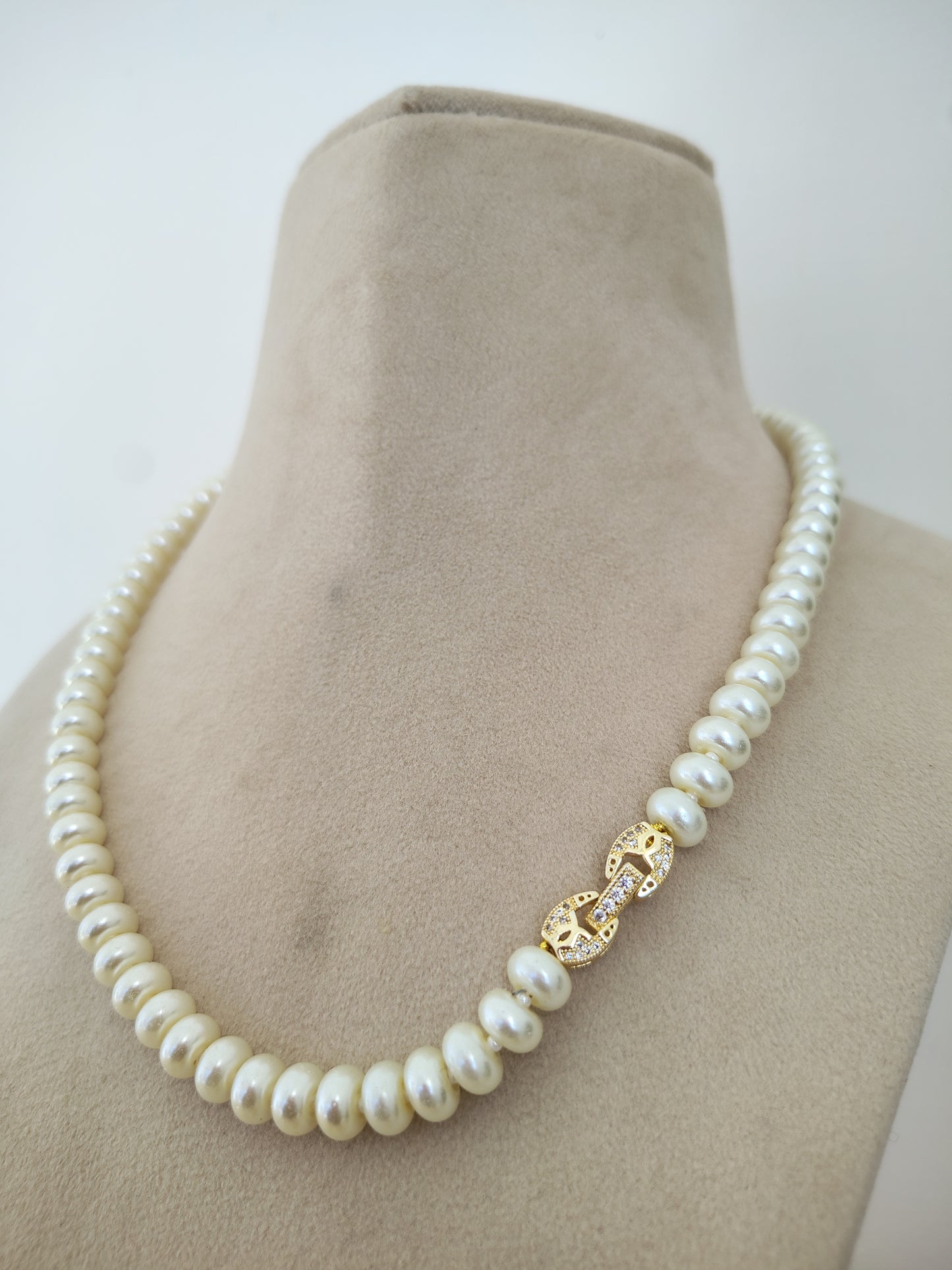 Premium White Pearl Necklace - code W1L311