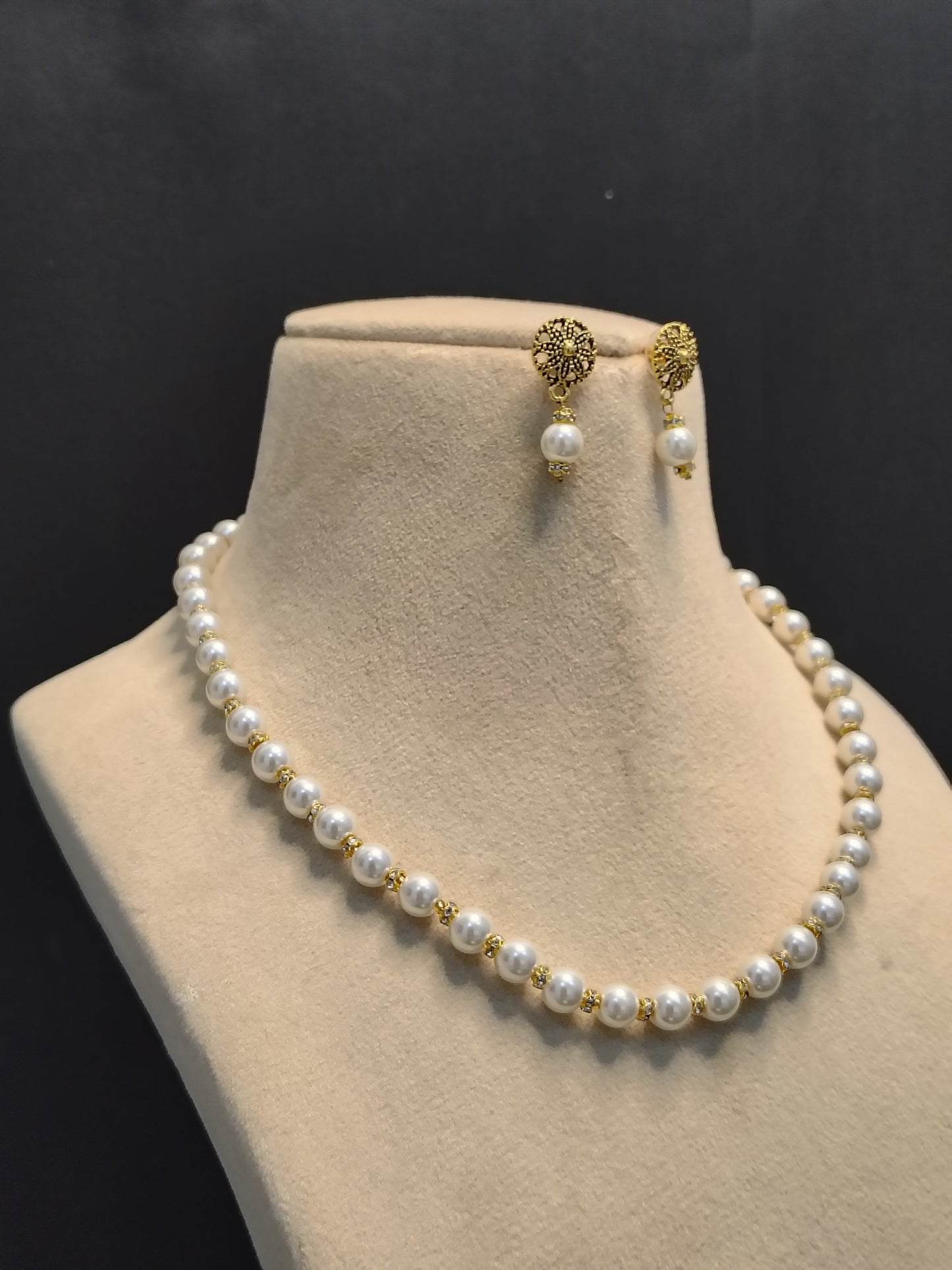 White Pearl Necklace With Earrings