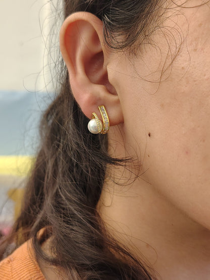 Linear Wave Pearl Studs