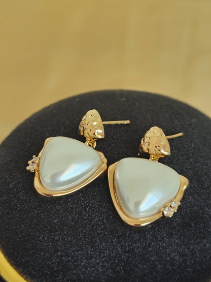 Premium Quality Anti Tarnish Earring in White & Golden Shade - WJP312