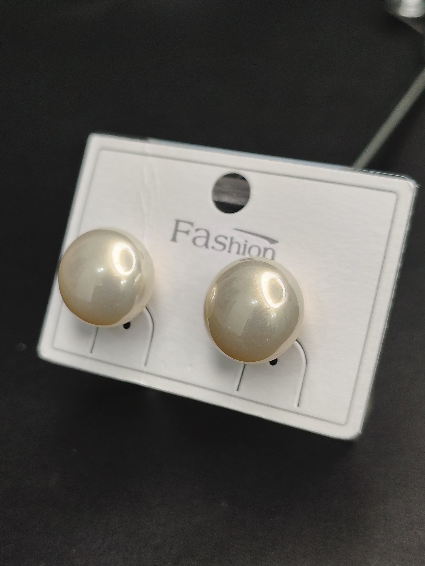 Beige Pearl Earrings