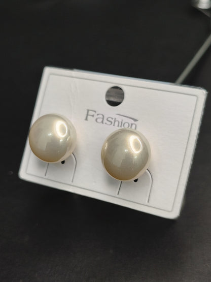 Beige Pearl Earrings