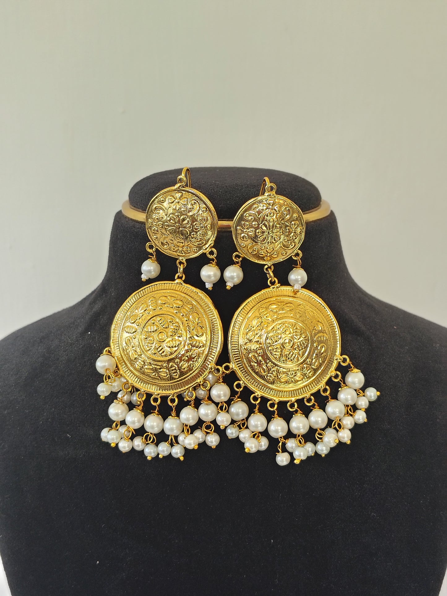 Royal Pearl Choker & Multi Strand Jewellery Set With Maang Tikka