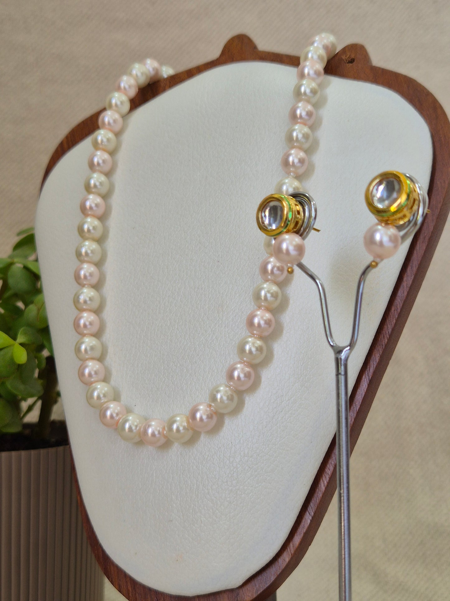Pink And White Pearl Combination Necklace With Metal Earrings