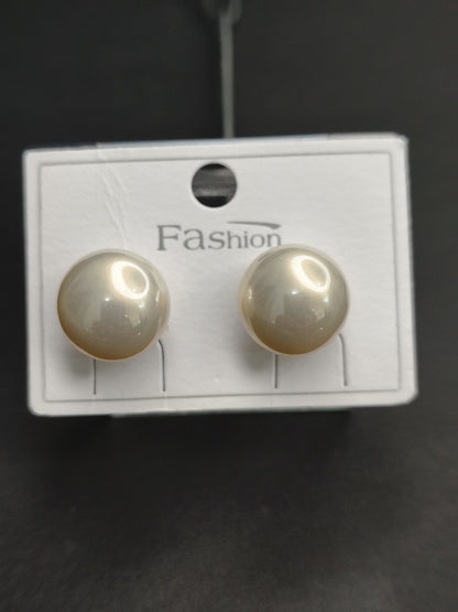 Beige Pearl Earrings