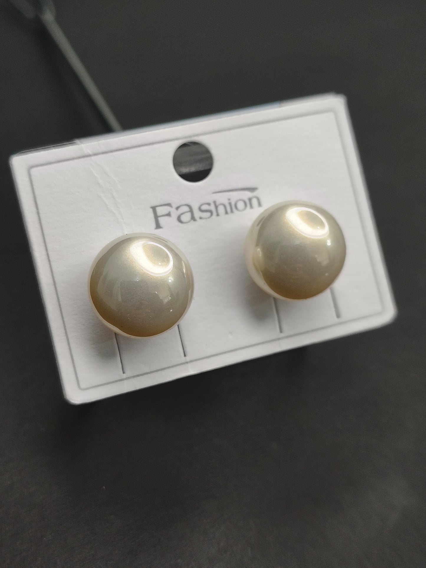 Beige Pearl Earrings