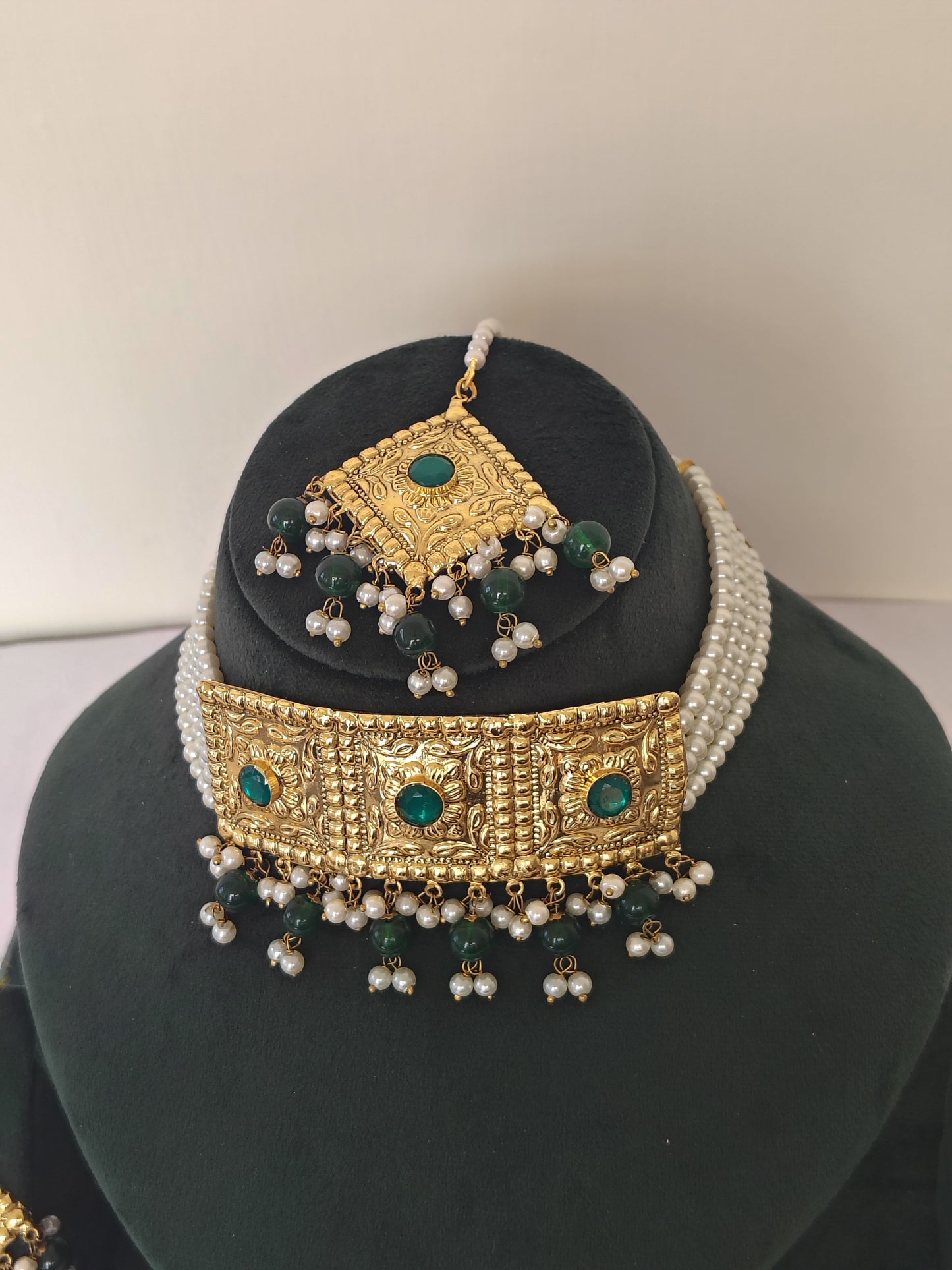 Royal Emerald & Gold Filigree Choker Set with Matching Maang Tikka and Earrings