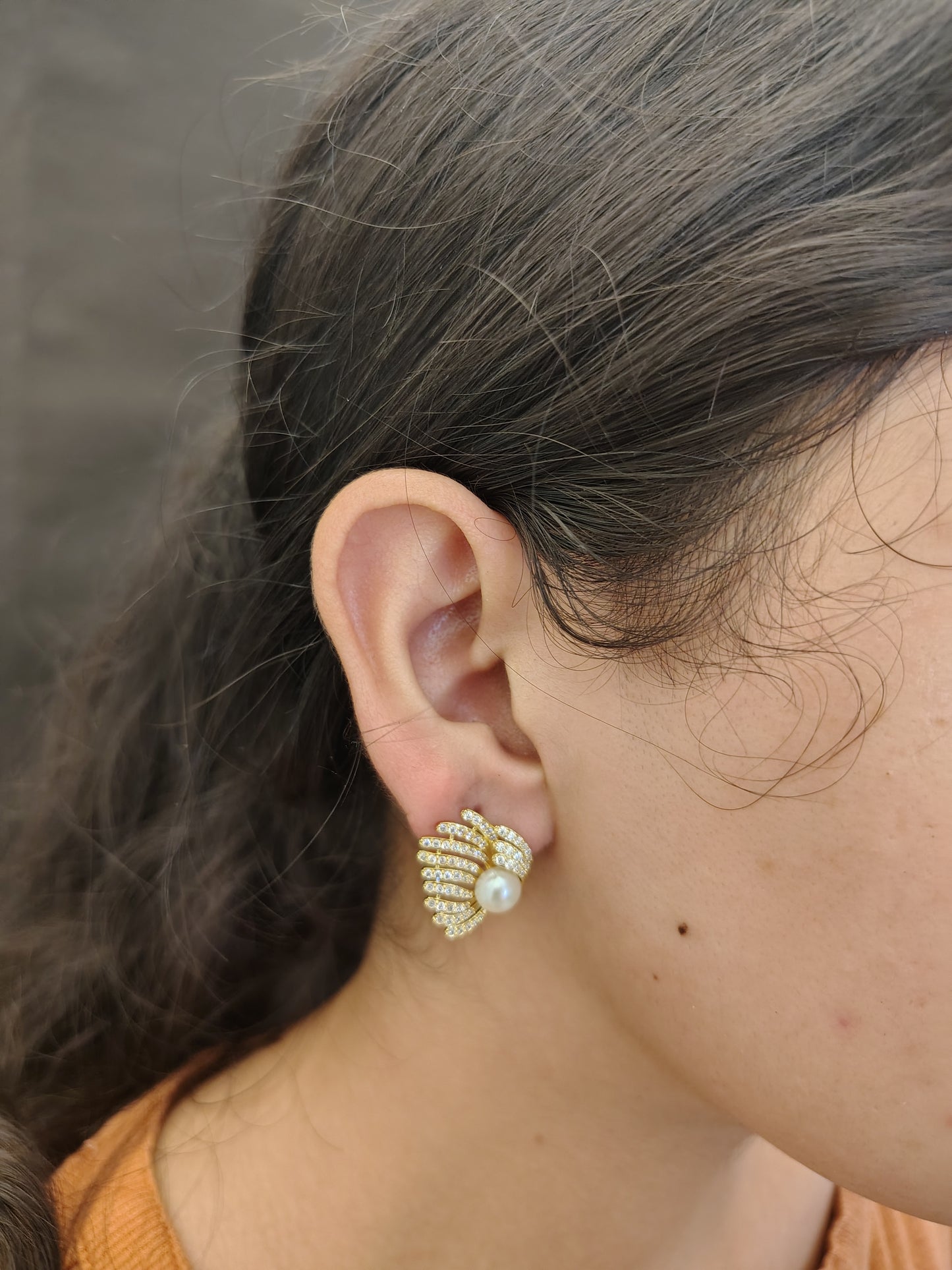 Pavé Seashell & Pearl Studs