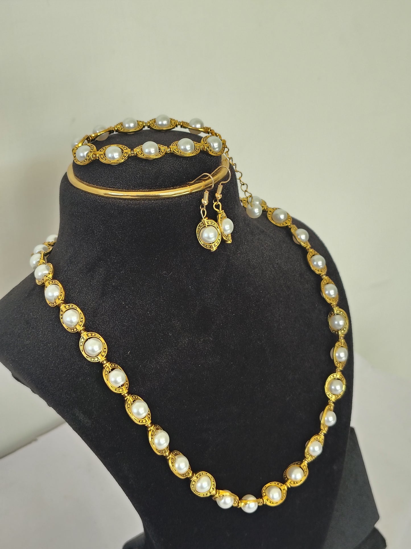 White Pearls With Golden Round Metal - Necklace, Earrings, Bracelet -5 piece Set DB00380
