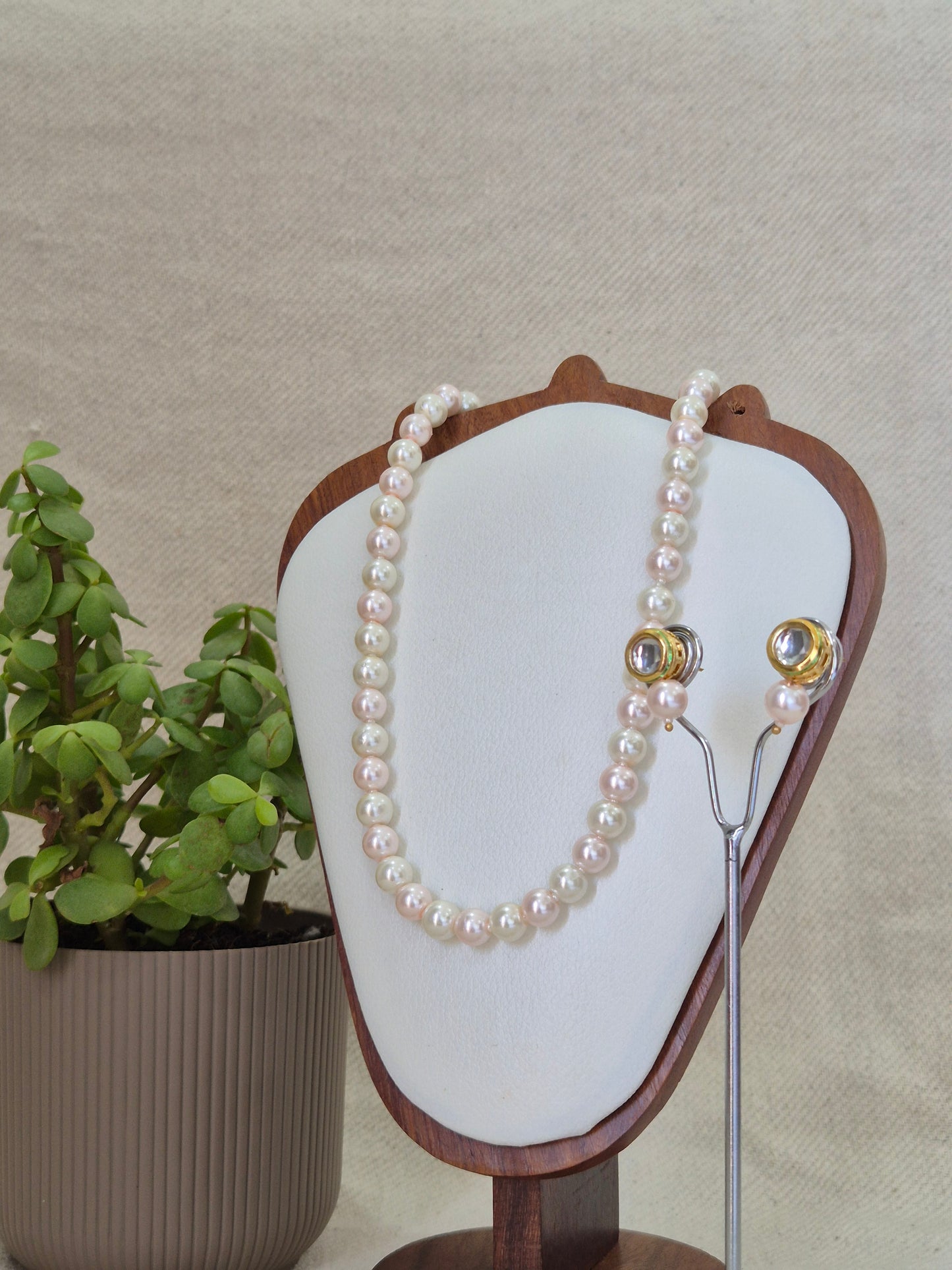 Pink And White Pearl Combination Necklace With Metal Earrings