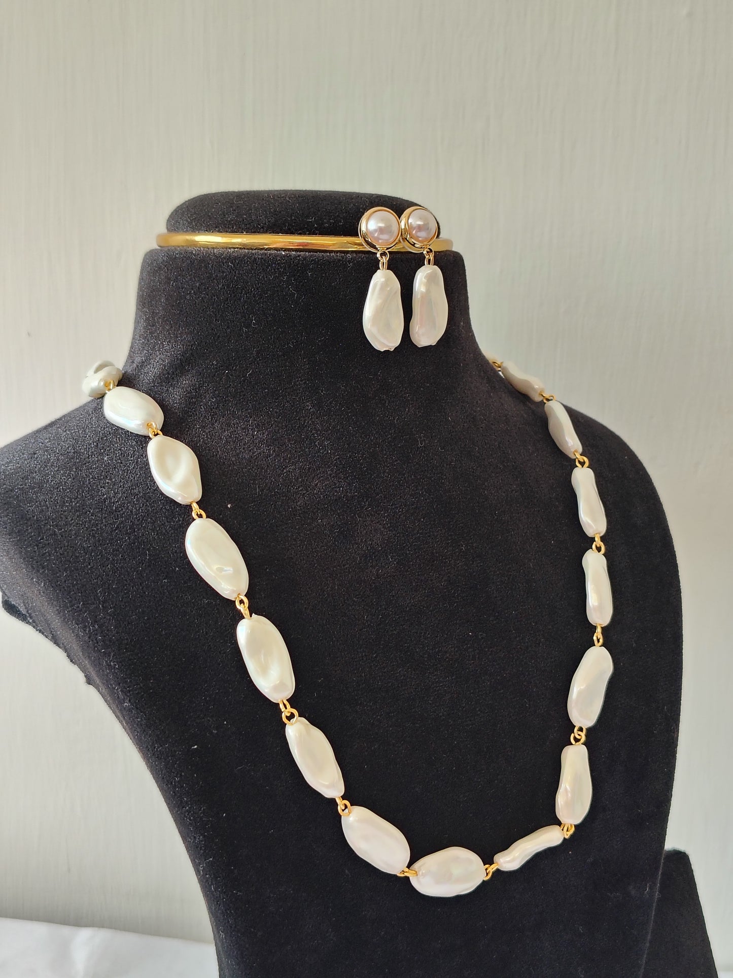 White stone Pearl Necklace With Matching Earrings