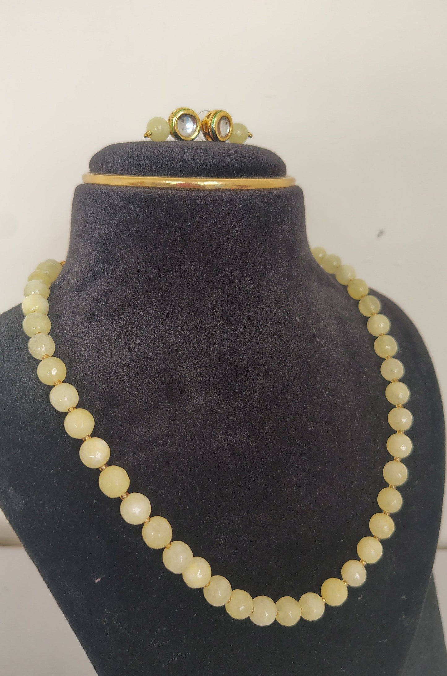 Light Yellow Onyx Necklace with Golden Metal Earings