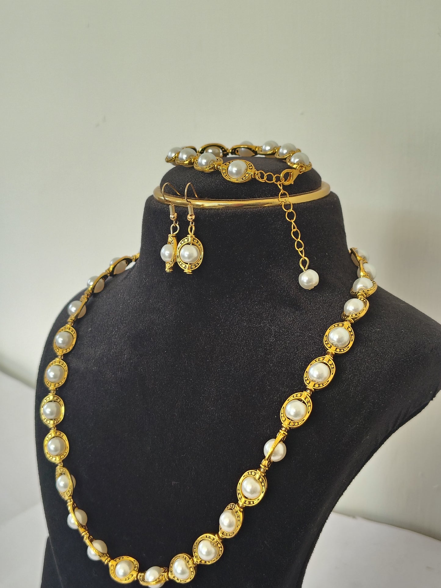 White Pearls With Golden Round Metal - Necklace, Earrings, Bracelet -5 piece Set DB00380